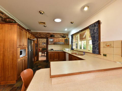 Wine Country Homestead 4-6br House - Gold Coast 3