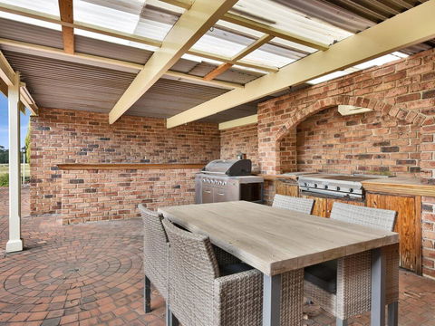 Wine Country Homestead Estate - Gold Coast 1