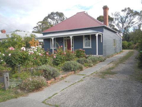 Yarram Cottage: Art And Accommodation - Tourism Gold Coast 1