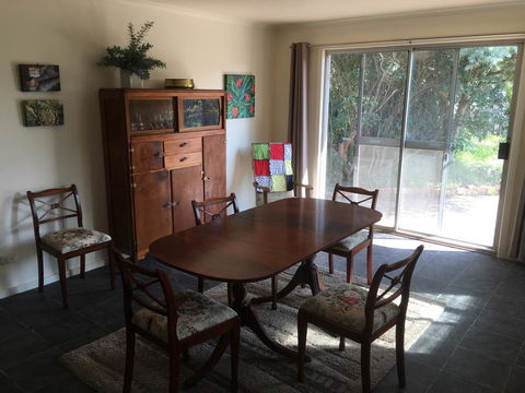 Yarram Cottage: Art And Accommodation - Tourism Gold Coast 3