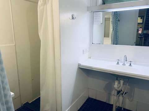 Yellow Submarine Backpackers - Tourism Gold Coast 1