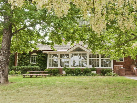 York Cottage - Grand Gate House And Enchanting Gardens - Tourism Gold Coast 0