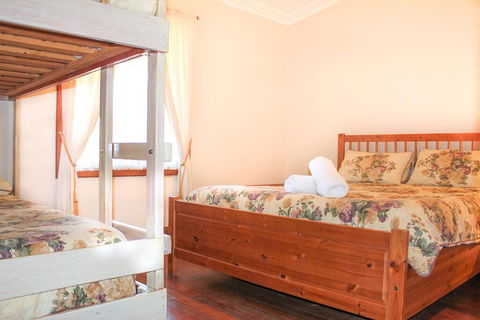 York Cottages And Burnley House - Tourism Gold Coast 2