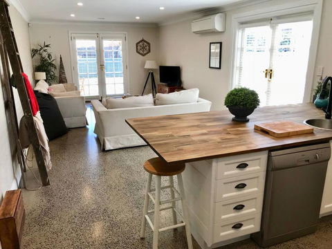 YSG The Edward Townhouse 153 - Walk To Town - Tourism Gold Coast 0