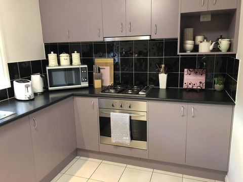 Haven Family& Dog Freindly , Close To Hospital, Airport, Bunnings - Tourism Gold Coast 2