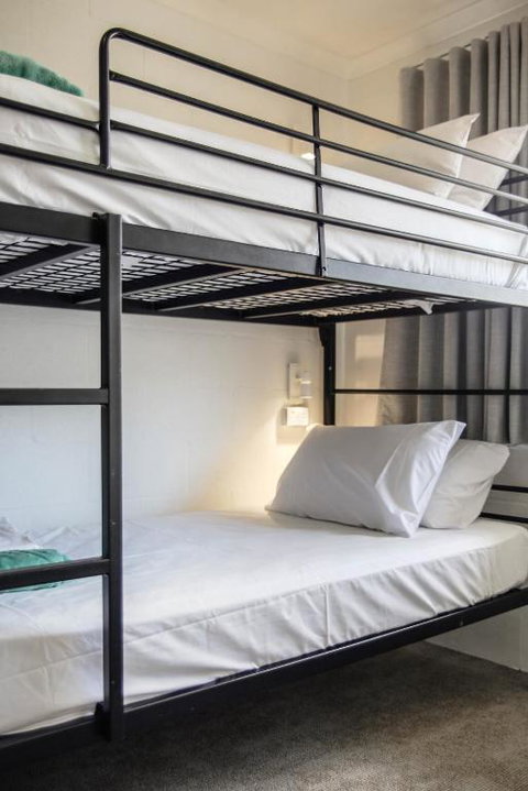 Abode Mooloolaba, Backpackers & Motel Rooms - Tourism Gold Coast 1