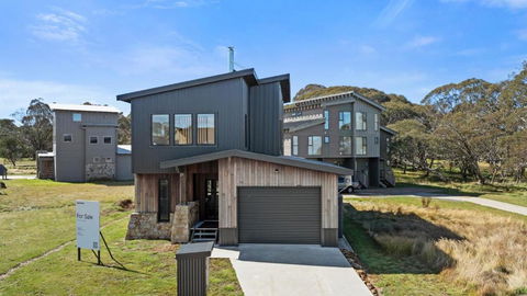 About Time - Tourism Gold Coast 0