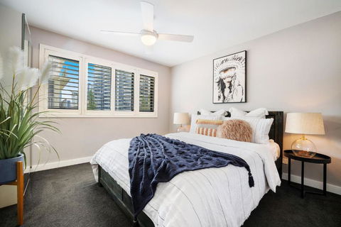 Absolute Beach Front Renovated 3 Bdrm 2 Bath App - Tourism Gold Coast 3