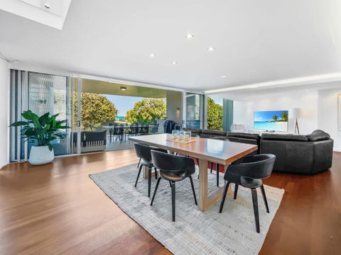 Absolute Beachfront Beach House With Amazing Views - Tourism Gold Coast 2