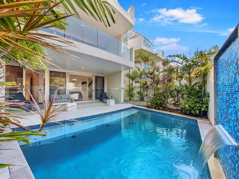 Absolute Beachfront Beach House With Amazing Views - Tourism Gold Coast 0