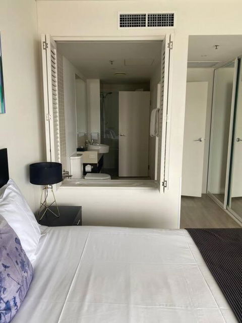 Absolute Waterfront Apartment - Tourism Gold Coast 3