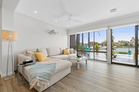 Absolute Waterfront Marina Views - Tourism Gold Coast 1