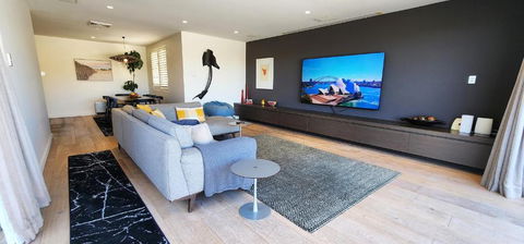 Absolute Waterfront With Oversized Private Terrace - Tourism Gold Coast 3