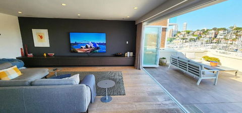 Absolute Waterfront With Oversized Private Terrace - Tourism Gold Coast 4