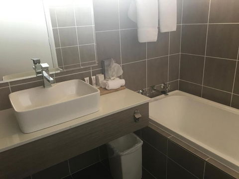 Acacia Motor Lodge - Tourism Gold Coast 3