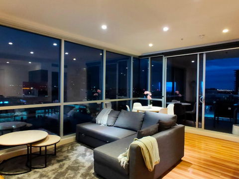 Adelaide Central Skyline Panoramic Suite - Tourism Gold Coast 1