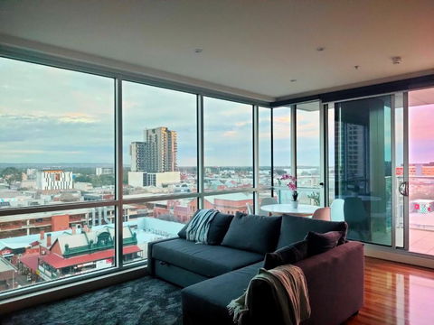 Adelaide Central Skyline Panoramic Suite - Tourism Gold Coast 0