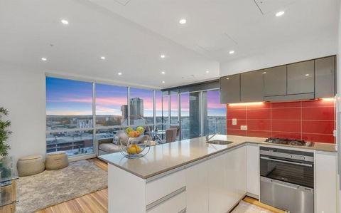 Adelaide Central Skyline Panoramic Suite - Tourism Gold Coast 3