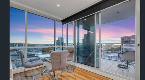 Adelaide Central Skyline Panoramic Suite - Tourism Gold Coast 2