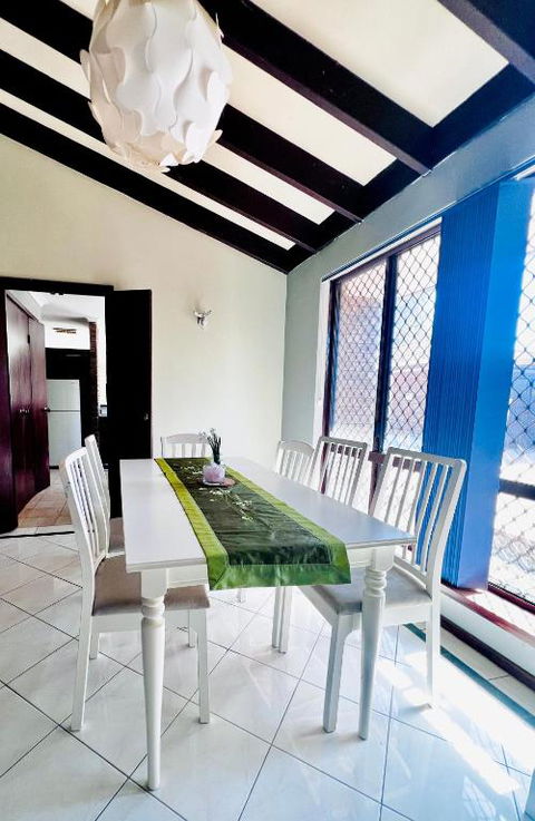 Affordable Beautiful Queen Bedroom Near City Swan River Fremantle University - Tourism Gold Coast 3