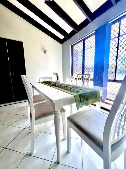 Affordable Beautiful Queen Bedroom Near City Swan River Fremantle University - Tourism Gold Coast 4