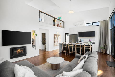 Aireys Inlet Getaway - Tourism Gold Coast 0