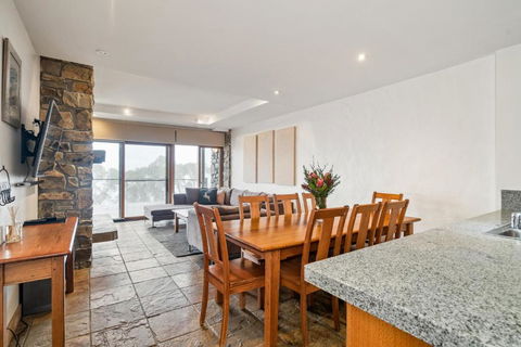 Alpine Woodsmoke Apartments - Tourism Gold Coast 1