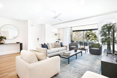 Amaroo - Luxury Apartment Overlooking The Coral Sea - Tourism Gold Coast 4