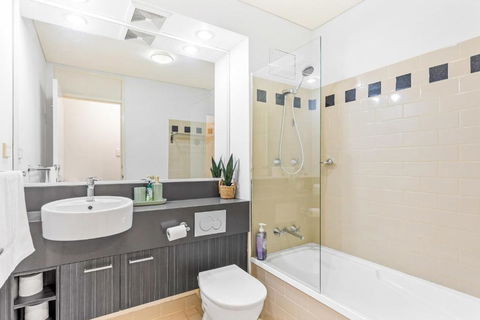 Apartment With City Views In East Perth - Tourism Gold Coast 1