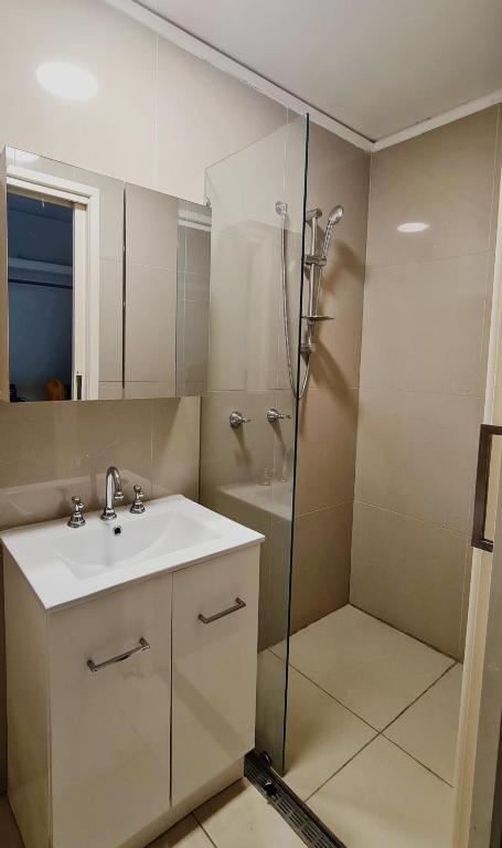 Architectural Comfy 2B&2B Home With A Garden View Close To A Lake And Yarralumla Shopping Centre - Tourism Gold Coast 2