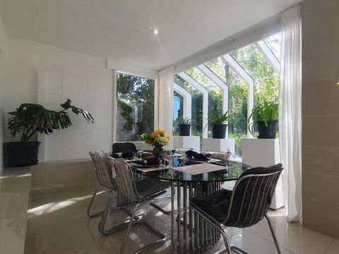 Architectural Comfy 2B&2B Home With A Garden View Close To A Lake And Yarralumla Shopping Centre - Tourism Gold Coast 1