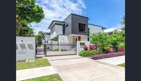 Aria Port Douglas Villas - Villa 1 - Tourism Gold Coast 1