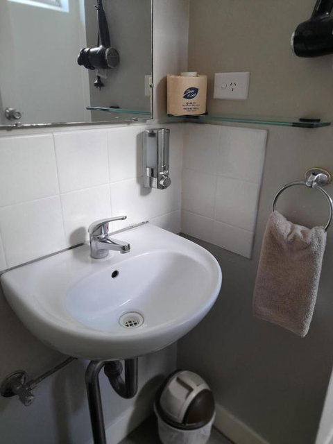 Aromet Motor Inn - Tourism Gold Coast 4