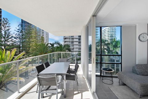 Artique 3 Bedroom Apartment Close To The Beach - CoastHM - Tourism Gold Coast 4