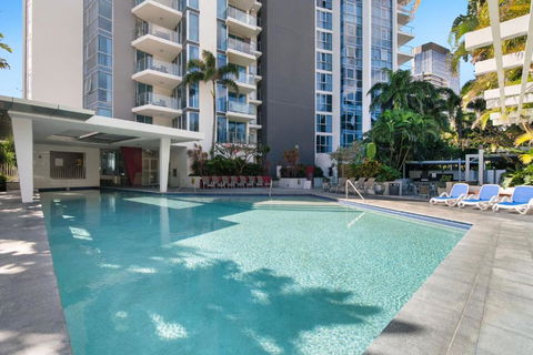 Artique 3 Bedroom Apartment Close To The Beach - CoastHM - Tourism Gold Coast 1