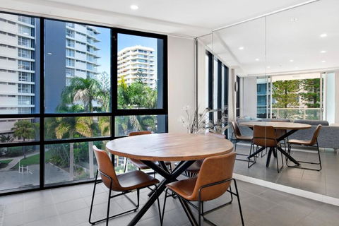 Artique 3 Bedroom Apartment Close To The Beach - CoastHM - Tourism Gold Coast 0