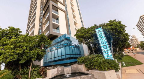 Artique 3 Bedroom Apartment Close To The Beach - CoastHM - Tourism Gold Coast 3