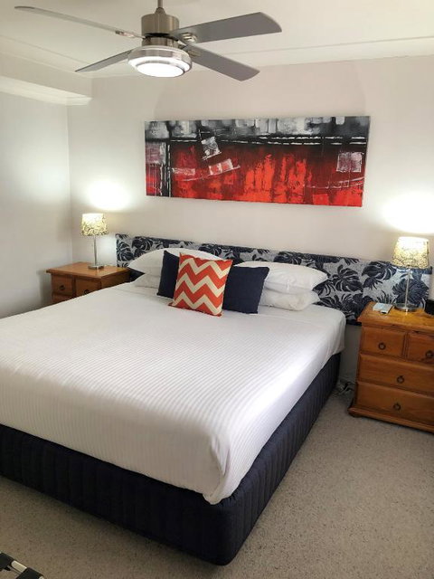 Avaleen Lodge Motor Inn - Tourism Gold Coast 1