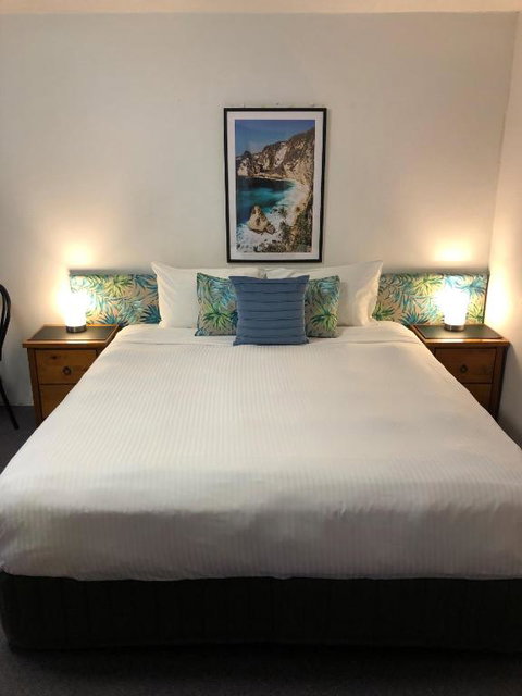 Avaleen Lodge Motor Inn - Tourism Gold Coast 3
