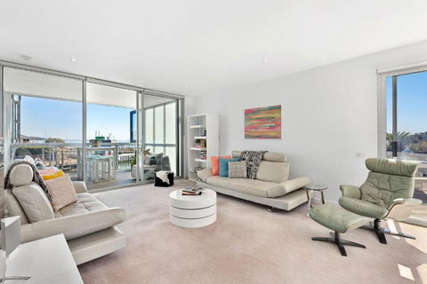 Azure Bliss Luxe With Water Views Walk To Beach - Tourism Gold Coast 3