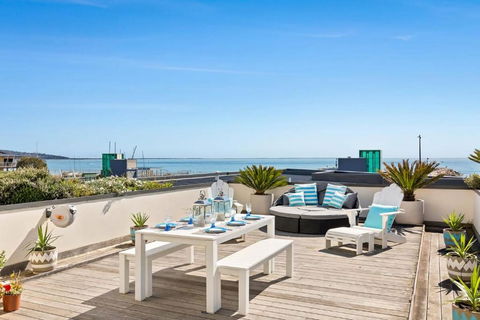 Azure Bliss Luxe With Water Views Walk To Beach - Tourism Gold Coast 1