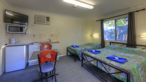 Barcaldine Caravan Park - Tourism Gold Coast 4