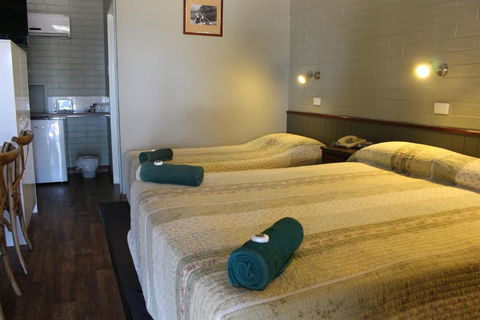 Barcaldine Country Motor Inn - Tourism Gold Coast 3
