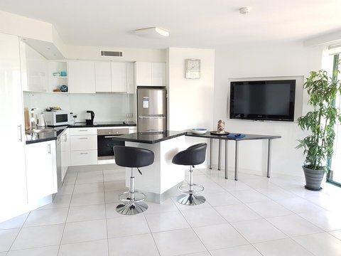 Excellsior Apartments - Tourism Gold Coast 4