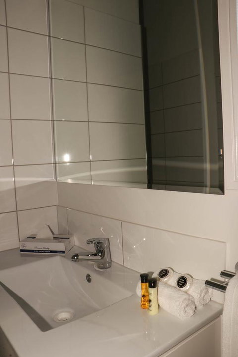 Emerald Park Motel - Tourism Gold Coast 3