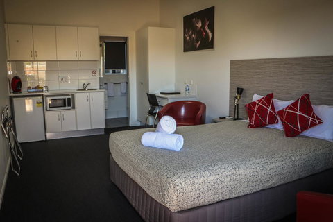 Emerald Park Motel - Tourism Gold Coast 6