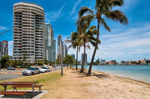 Spectrum Holiday Apartments - Tourism Gold Coast 22
