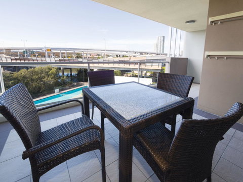 Oaks Brisbane Mews Suites - Tourism Gold Coast 4