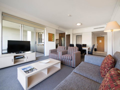 Oaks Brisbane Mews Suites - Tourism Gold Coast 3