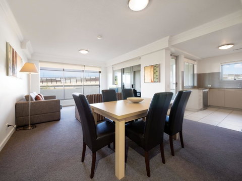 Oaks Brisbane Mews Suites - Tourism Gold Coast 10